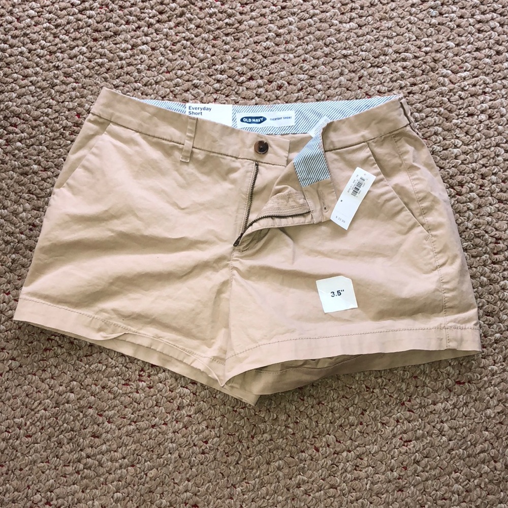 Cute tan shorts!